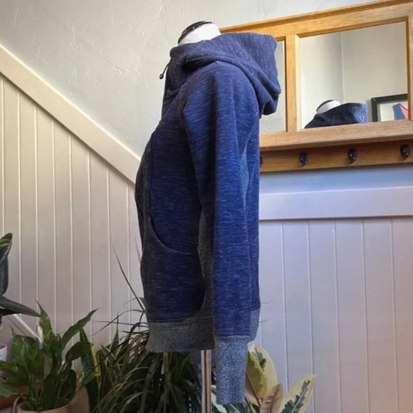 Lululemon Scuba Hoodie Classic Cotton Fleece
Heathered Speckled Black / Blue - Picture 3 of 11